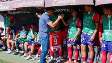 Andre Soares Jardine head coach of America during the 1st round match between Atletico San Luis and America as part of the Torneo Apertura 2024 Liga MX at Alfonso Lastras Stadium on July 06, 2024 in San Luis Potosi, Mexico.