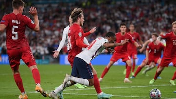 Sterling, delantero de la Selecci&oacute;n de Inglaterra es uno de los m&aacute;s criticados por su acci&oacute;n ante Dinamarca. En Italia lo comparan con Juan Cuadrado