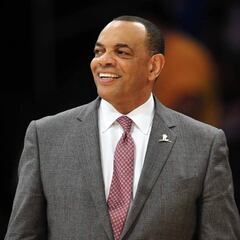 Lionel Hollins no viajará con los Lakers a Orlando