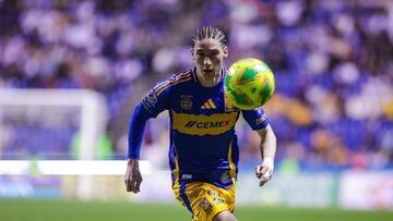 Marcelo Flores of Tigres during the 14th round match between Puebla and Tigres UANL as part of the Liga BBVA MX, Torneo Clausura 2025 at Cuauhtemoc Stadium, on April 04, 2025 in Puebla, Puebla, Mexico.
