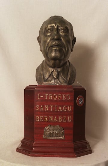 El Torneo es un homenaje al exfutbolista y expresidente Santiago Bernab¨¦u. Su edici¨®n inaugural se realiz¨® el 31 de agosto y el 2 de septiembre de 1979.