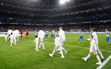 Salida al campo de los jugadores antes del encuentro.