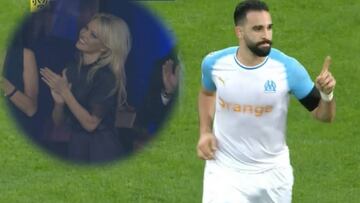 La exultante celebración de Pamela Anderson al gol de Rami