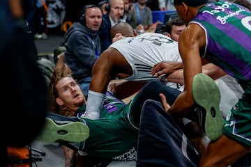 La polmica accin ocurri en los momentos finales del duelo entre el Real Madrid y el Unicaja. Duelo que finalmente acab con la victoria del conjunto blanco por 90-77. 