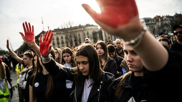 Serbian cyclists and their supporters hold fifteen minutes of silence for the victims of the deadly November 2024 Novi Sad railway station roof collapse, at their Budapest stop during a bike ride to Strasbourg aiming to raise awareness within European Union institutions about months of anti-government protests, in Budapest, Hungary, April 5, 2025. REUTERS/Marton Monus