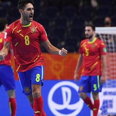 Adolfo se incorpora a la Selección y podría jugar hoy