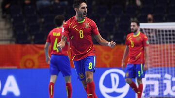 Adolfo se incorpora a la Selección y podría jugar hoy
