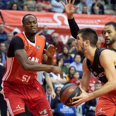 Bouteille pudo más que Booker en el nervioso Murcia-Bilbao