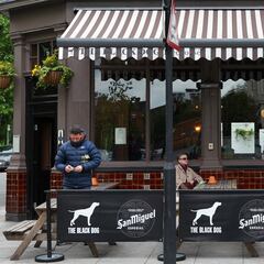 Where is the London bar being overwhelmed by an influx of Taylor Swift fans?