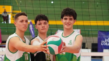 Jugadores de voleibol en las fases finales de los Juegos Intercolegiados 2023.
