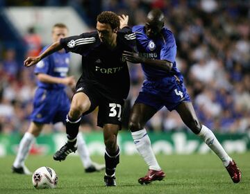 Debutó con el Anderlecht el 14 de septiembre de 2004 con 16 años, 10 meses y 21 días.