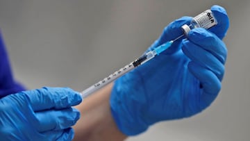FILE PHOTO: A nurse prepares to administer the Pfizer-BioNTech COVID-19 vaccine at Guy's Hospital in London, Britain December 8, 2020. Frank Augstein/Pool via REUTERS/File Photo
