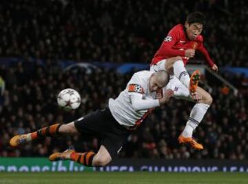 Manchester United-Shakhtar. Shinji Kagawa y Yaroslav Rakitskiy.