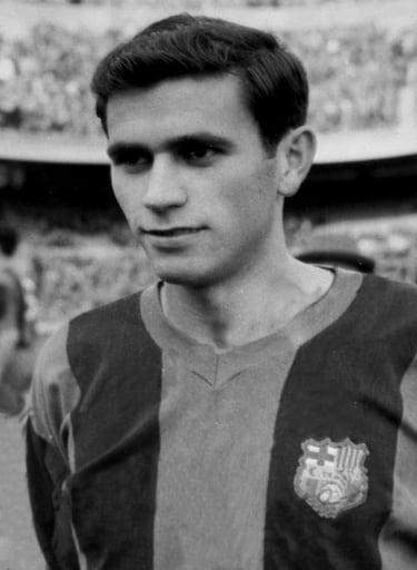 Suco fue un delantero gallego que tuvo una breve etapa en el FC Barcelona durante la temporada 1960/61. Aunque no logró consolidarse como titular en el equipo azulgrana, formó parte de una plantilla competitiva en una época de transición para el club. Su paso por el Barça le permitió compartir vestuario con figuras destacadas y sumar experiencia en la élite del fútbol español.