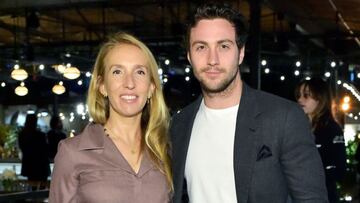 Sam Taylor-Johnson y Aaron Taylor-Johnson asisten a Hauser &amp; Wirth x MATCHESFASHION en Hauser &amp; Wirth el 12 de febrero de 2020 en los &Aacute;ngeles, California. 