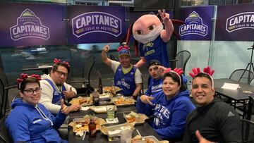 Aficionados de Capitanes durante la &lsquo;viewing party&rsquo;