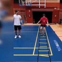 Carolina Marín deja atrás las muletas y ya ve la luz