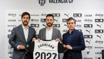 28/12/24
VALENCIA CF
PRESENTACION DE CARLOS CORBERAN NUEVO ENTRENADOR
MIGUEL ANGEL CORONA DIRECTOR DEPORTIVO