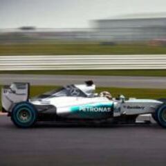 Alonso, con problemas y Mercedes domina en Austria