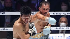 Gennady Golovkin golpea a Ryota Murata durante su combate en Saitama.