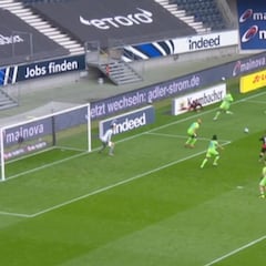 Después de anunciar su vuelta al Madrid, va Jovic y hace este gol