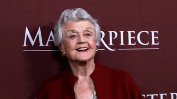 FILE PHOTO: Actor Angela Lansbury poses at a photocall for the television series "Little Women" in Pasadena, California, U.S., January 16, 2018. REUTERS/Mario Anzuoni/File Photo