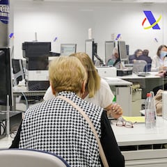 Estos son los jubilados que tendrán que adjuntar un formulario a su declaración de la Renta en 2025