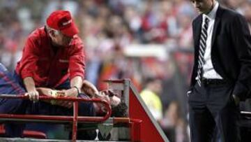 <b>MALA FORTUNA. </b>Puyol se hizo una luxación en el codo izquierdo durante el encuentro de Champions ante el Benfica.