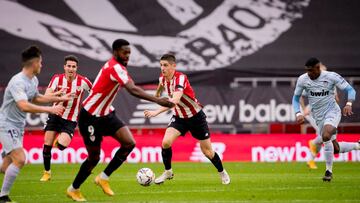 Sancet y Morcillo en el envite ante el Valencia.