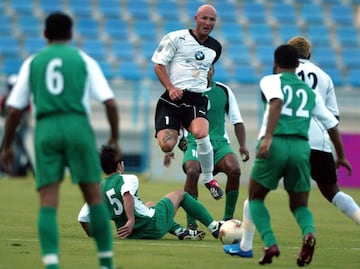 Fich por el Al-Saad en 2003 para una temporada. Posteriormente jug con el Al-Wakrah la temporada 2004/2005.