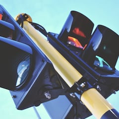 Cuarta luz en los semáforos: color y para qué sirve