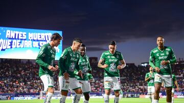 John Stiven Mendoza celebrates his goal 0-1 with Nicolas Fonseca, James Rodriguez, Jhonder Cadiz of Leon during the 7th round match between Atletico de San Luis and Leon as part of the Liga BBVA MX, Torneo Clausura 2025 at Alfonso Lastras Stadium, on February 16, 2025 in San Luis Potosi, Mexico.