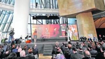 <b>ESPECTACULAR ESCENARIO. </b>El Guggenheim bilbaíno estuvo a rebosar de autoridades, deportistas y representantes de los clubes para seguir en directo el sorteo.