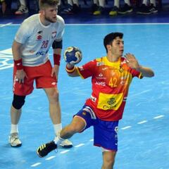 Un gol final de Paredes permite a España arrancar con empate