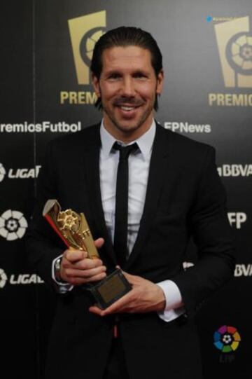 Otras distinciones que alberga el técnico argentino en su palmarés son el Premio de la LFP como mejor entrenador de La Liga en los años	2013, 2014 y 2016, el trofeo Miguel Muñoz como mejor entrenador de La Liga en 2014 y 2016, el trofeo Comunidad Iberoamericana en 2014 y el premio IFFHS como mejor entrenador del mundo en	2016. 