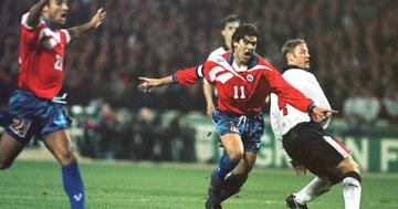 Marcelo Salas protagonizó uno de los mejores partidos que ha jugado Chile en el extranjero, con un golazo que quedó para la historia.