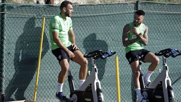 06/10/21 
 ELCHE 
 ENTRENAMIENTO 
 GONZALO VERDU , JOSAN 