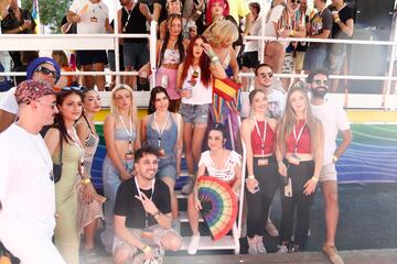 Vicco, Blanca Paloma y las Twin Melody durante la Manifestación del Orgullo LGTBI+ 2023.