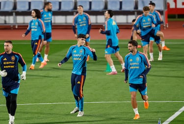 Pau Cubarsí y Ferran Torres.