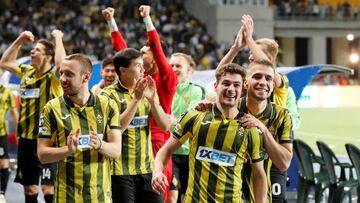 Soccer Football - UEFA Champions League - Play Off - Second Leg - Kairat v Celtic - Ortalyk Stadion, Almaty, Kazakhstan - August 27, 2025 Kairat's Jorginho and teammates celebrate after winning the penalty shootout and qualifying for the UEFA Champions League REUTERS/Pavel Mikheyev TPX IMAGES OF THE DAY