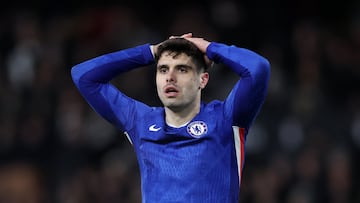 Soccer Football - Premier League - Fulham v Chelsea - Craven Cottage, London, Britain - January 7, 2026 Chelsea's Pedro Neto reacts REUTERS/David Klein EDITORIAL USE ONLY. NO USE WITH UNAUTHORIZED AUDIO, VIDEO, DATA, FIXTURE LISTS, CLUB/LEAGUE LOGOS OR 'LIVE' SERVICES. ONLINE IN-MATCH USE LIMITED TO 120 IMAGES, NO VIDEO EMULATION. NO USE IN BETTING, GAMES OR SINGLE CLUB/LEAGUE/PLAYER PUBLICATIONS. PLEASE CONTACT YOUR ACCOUNT REPRESENTATIVE FOR FURTHER DETAILS..