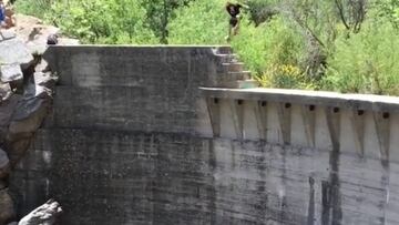 Andrew Fiene, Ollie presa agua