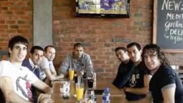 <b>UNA PIÑA. </b>J. Martínez, Pedro, Iniesta, Valdés, Xavi, Busquets y Puyol.