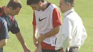 <b>TOCADO. </b>Velasco informaba ayer a Villalón de su dolencia.