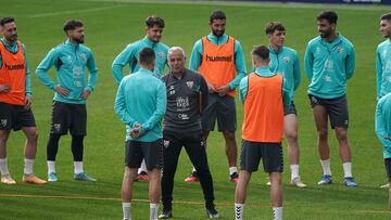 Pellicer y la plantilla del Málaga, en un entrenamiento reciente.