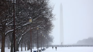 Más de 60 millones de estadounidenses están bajo alerta por clima invernal extremo. Esto es lo que debes hacer si pierdes el suministro eléctrico durante una tormenta invernal