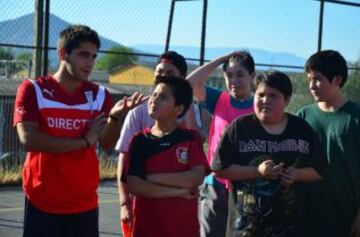 Fútbol+ entrega valores a los niños por medio de la actividad deportiva.