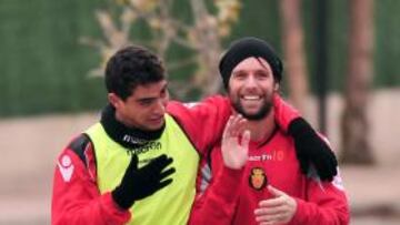 <b>CAVENAGHI Y CASTRO. </b>Uno que se va, otro que puede irse pronto.