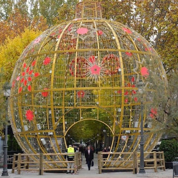 Un a?o m¨¢s, Bib-Rambla podr¨¢ recuperar su tradicional mercadillo navide?o, el cual no se celebr¨® el a?o pasado a ra¨ªz de la pandemia del coronavirus. Se organiza en este ic¨®nico lugar del centro de Granada, y re¨²ne a m¨¢s de 70 puestos donde encontrar el mejor adorno navide?o, productos gastron¨®micos t¨ªpicos y figuras del bel¨¦n. Estar¨¢ abierto al p¨²blico el 26 de noviembre.