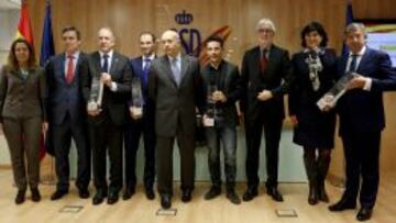 CON LOS PREMIADOS. Mu&ntilde;oz, Cardenal, Cerr&oacute;n, Valverde, Wert, Purito, Cookson, Casado y Unzu&eacute;.
 